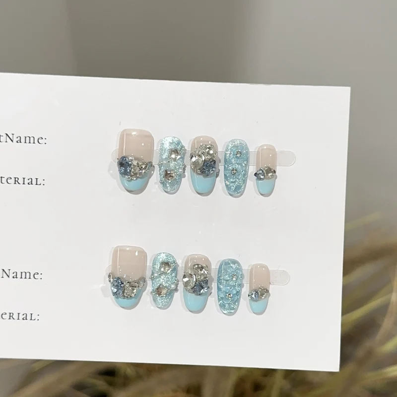 Stylisches Dekoratives Press-On-Nagelset
