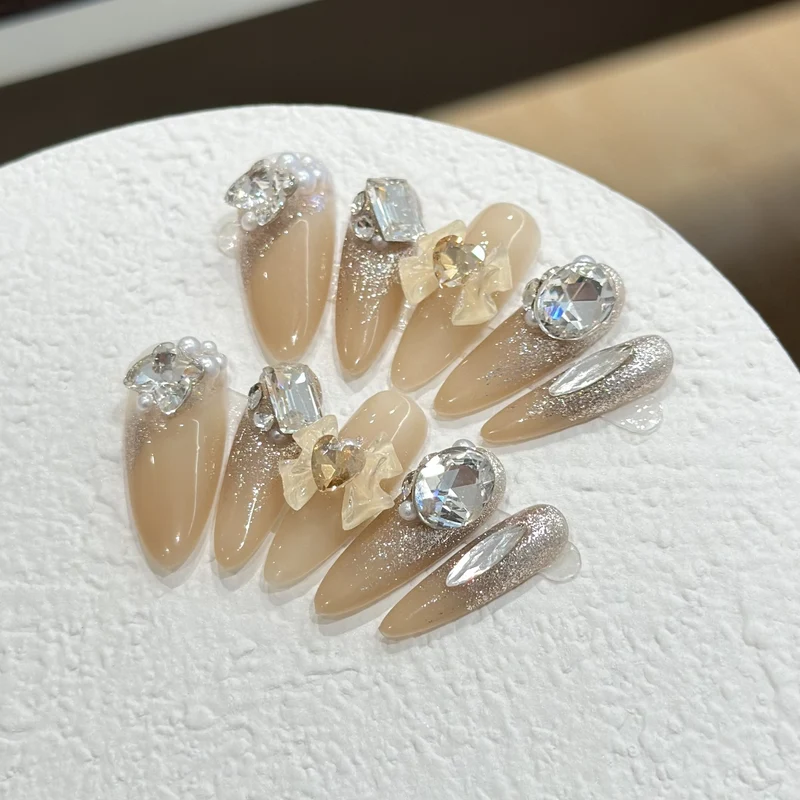 Stylisches Dekoratives Press-On Nagelkunstset