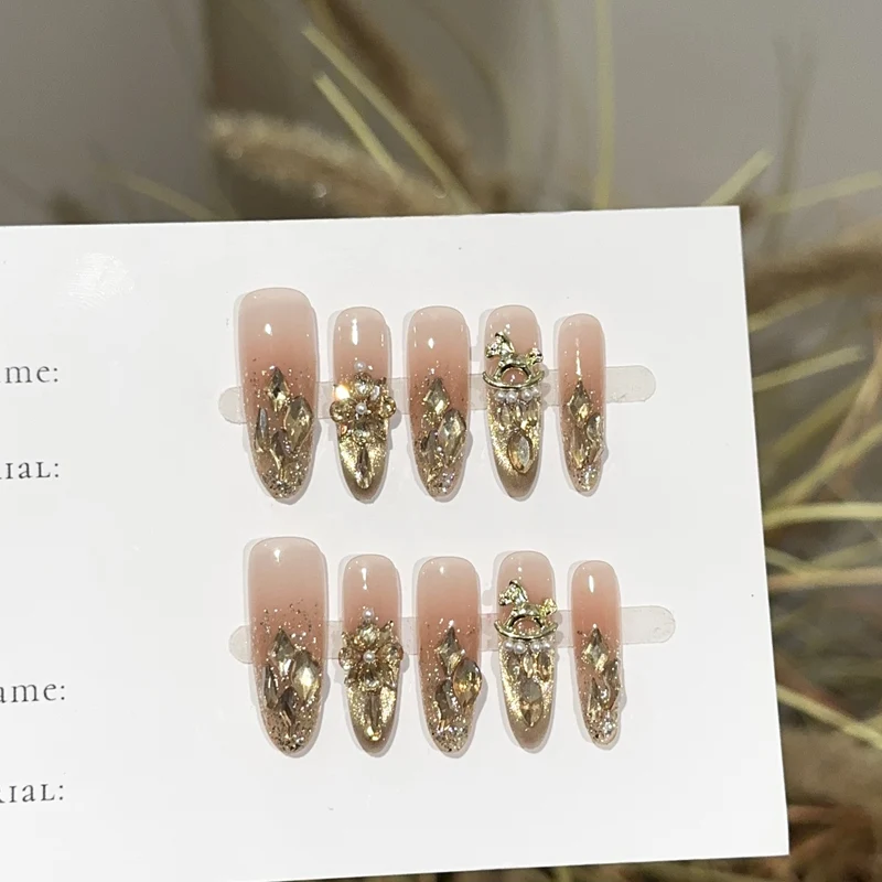 Luxuriös dekorative Press-On-Nagelset