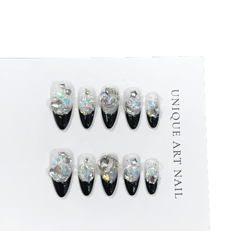 Stiletto Press-On Nagelkunst Set mit Edelsteinakzenten