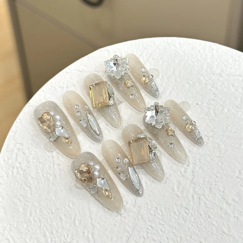 Luxuriöse mit Strass verzierte Press-On Nägel