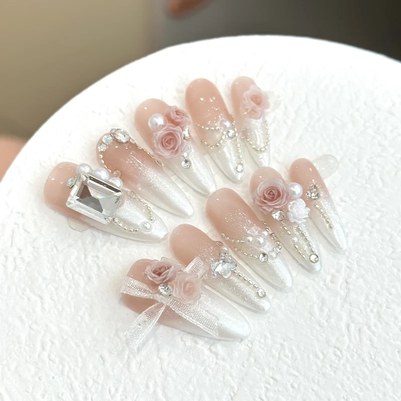 Luxuriöses mit Blumen verziertes Press-On Nagelset