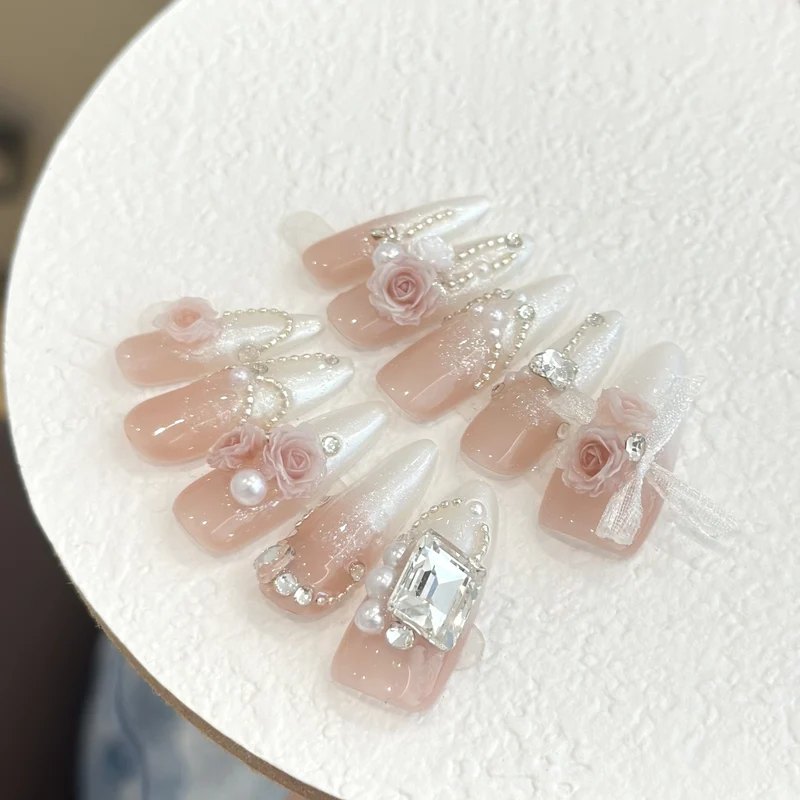 Luxuriöses mit Blumen verziertes Press-On Nagelset