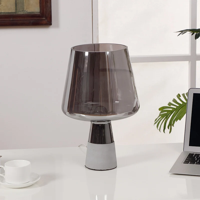 Zeitgenössische Schreibtischlampe