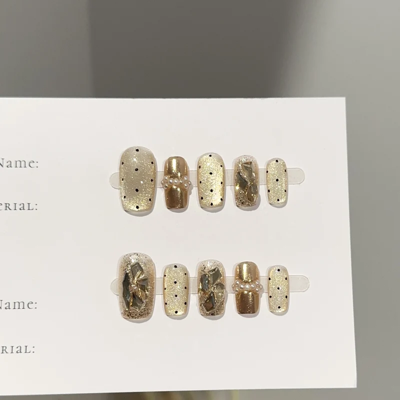 Luxuriöses dekoratives Press-On-Nagelset