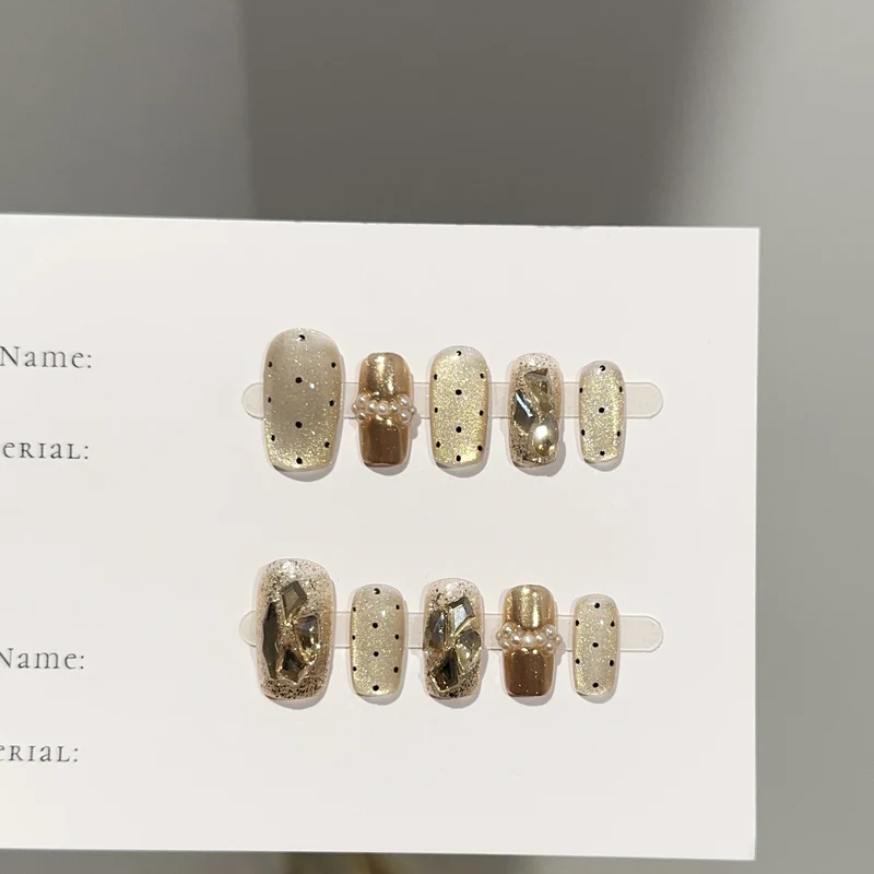 Luxuriöses dekoratives Press-On-Nagelset