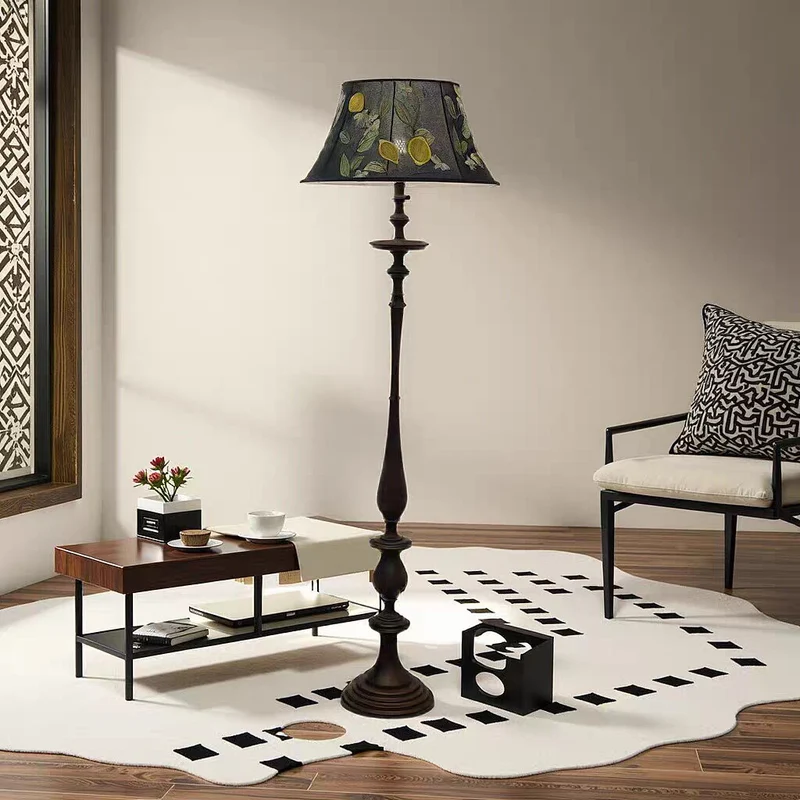 Elegante Blumenmuster Stehlampe