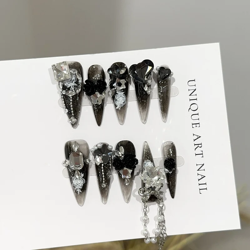 Gothic-inspirierte dekorative Press-On-Nagelset
