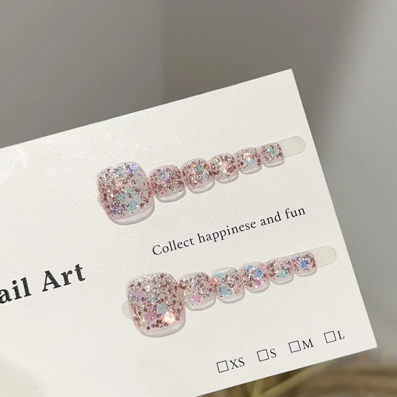 Glitzerndes Press-On Nagelkunstset mit funkeltigen Akzenten